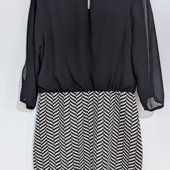 iZ Byer Black & Tan stripe dress with open half sleeves, pleated top, XL - Picture 3 of 8